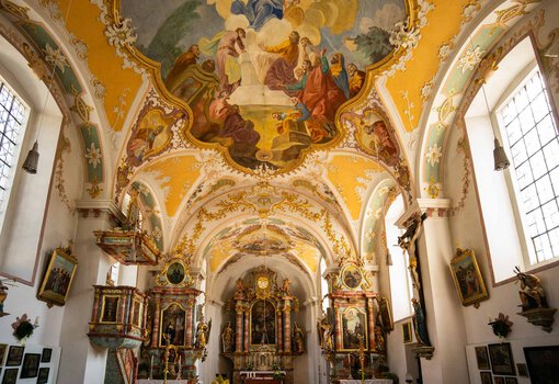 Kirche Antwort, Altarraum und Decke | © Tourist Info Bad Endorf, Nitzsche Rainer