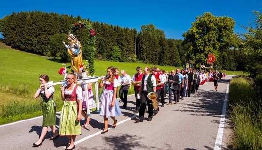 Fronleichnam Stephanskirchen Madonnaträgerinnen | © Tourist Info, Nitzsche Rainer