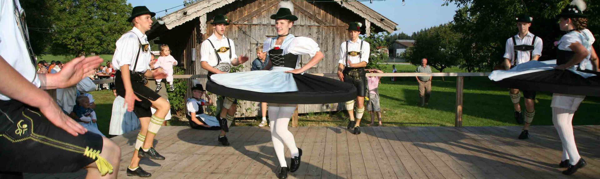 Volkstanz im Freien, Hofham | © Tourist Info Bad Endorf
