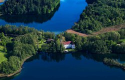 Hartmannsberg Schloß, Luftaufnahme | © Tourist Info Bad Endorf, Markus Weißmüller