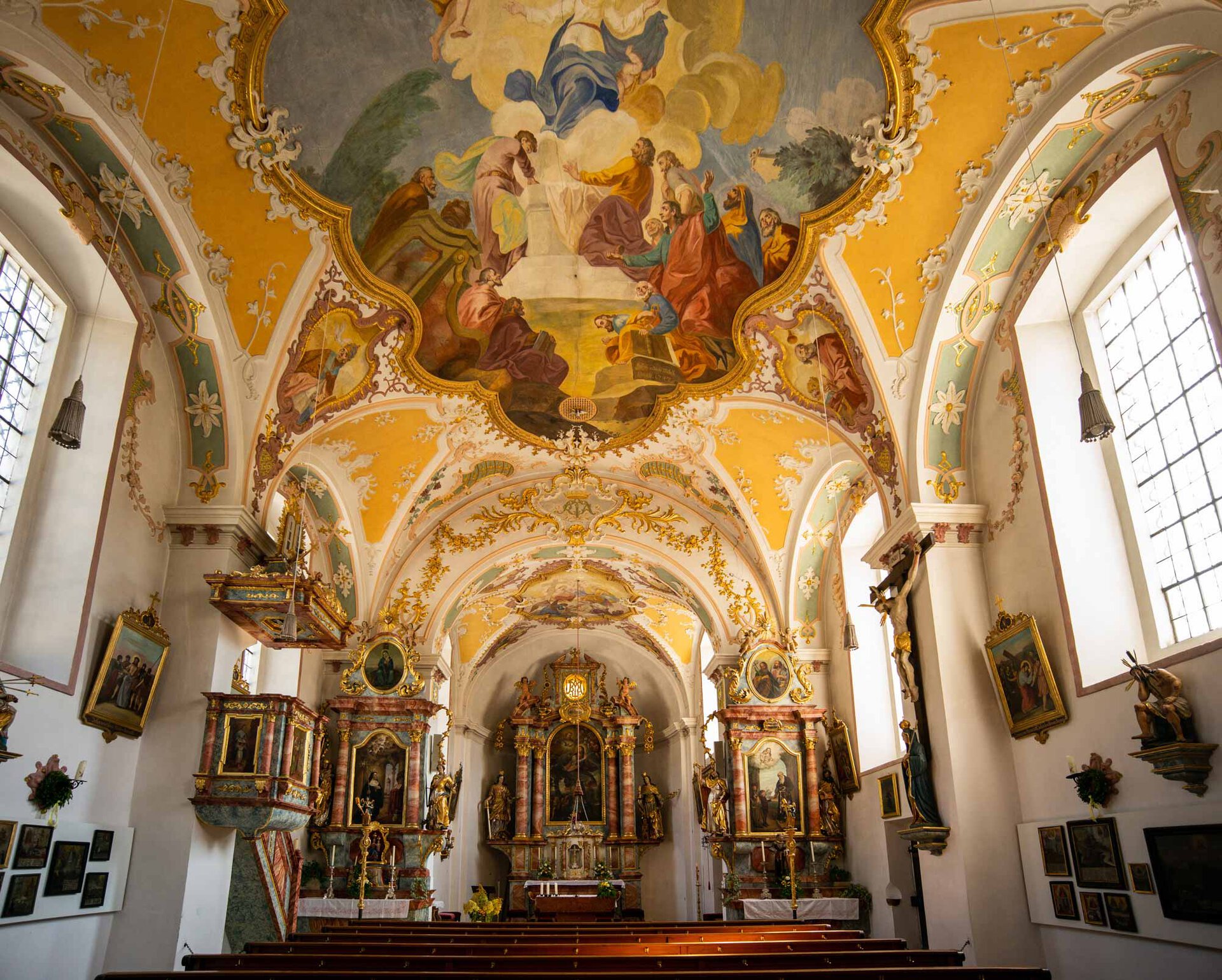 Kirche Antwort, Altarraum und Decke | © Tourist Info Bad Endorf, Nitzsche Rainer