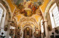 Kirche Antwort, Altarraum und Decke | © Tourist Info Bad Endorf, Nitzsche Rainer