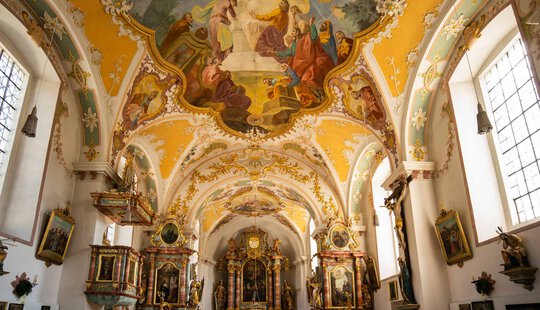 Kirche Antwort, Altarraum und Decke | © Tourist Info Bad Endorf, Nitzsche Rainer